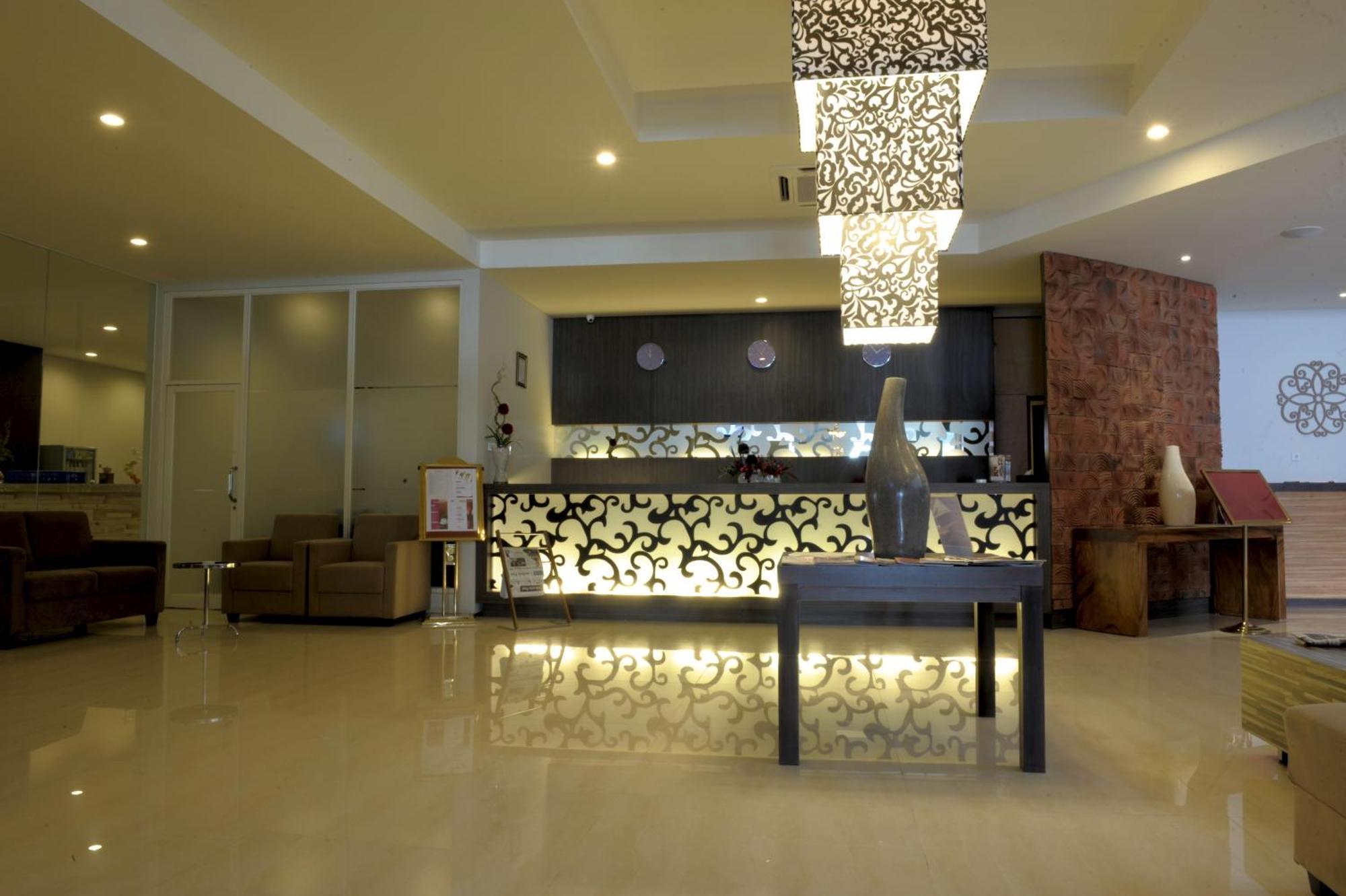 Lombok Plaza Hotel And Convention Mataram Kültér fotó