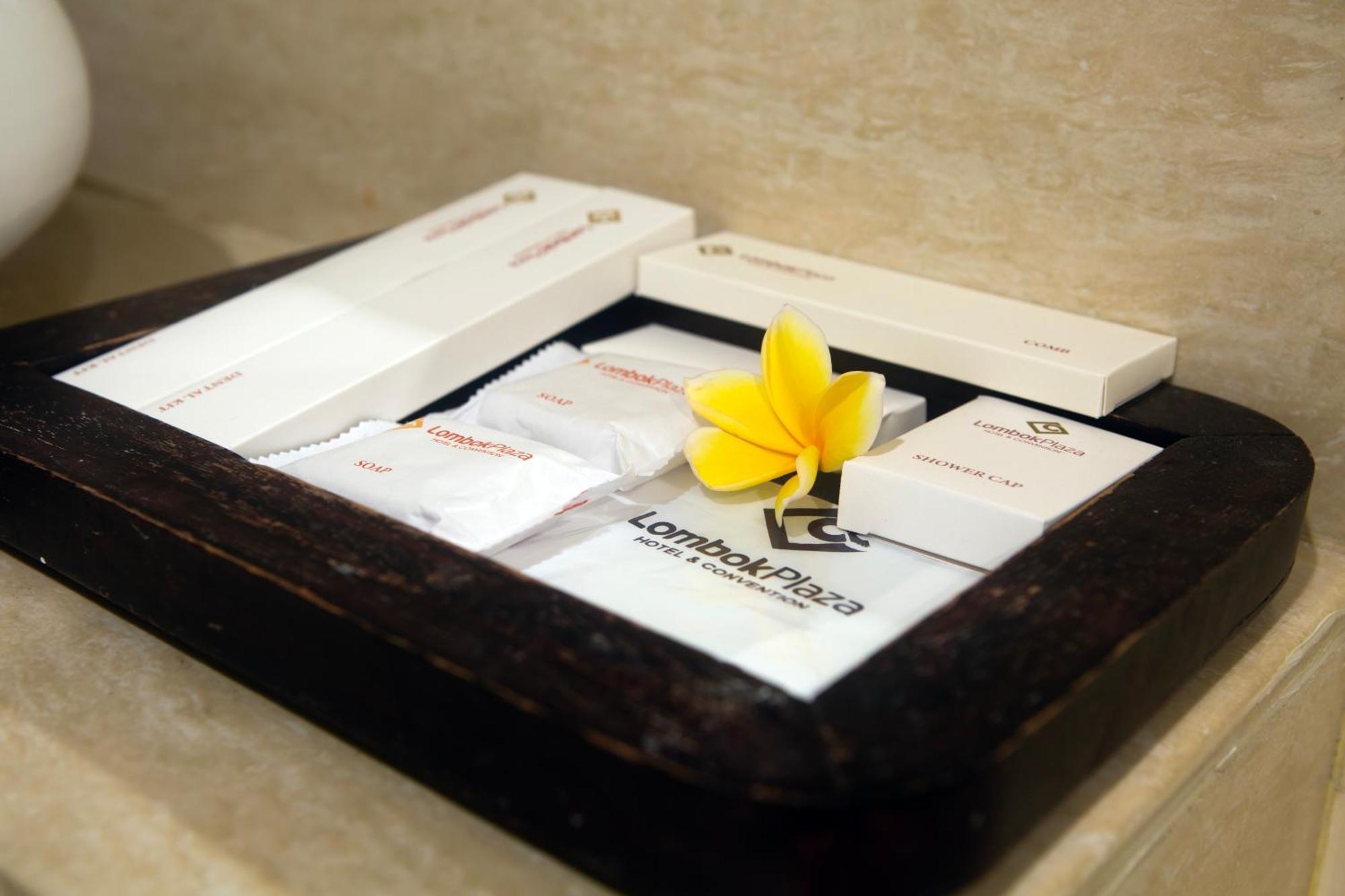 Lombok Plaza Hotel And Convention Mataram Kültér fotó